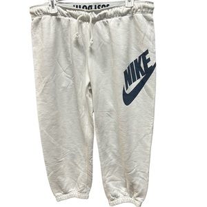 Nike Women’s Capri Sweatpants